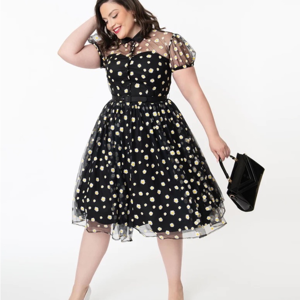 Unique Vintage Black & White Daisy Hollie Swing Dress, size large 10-12